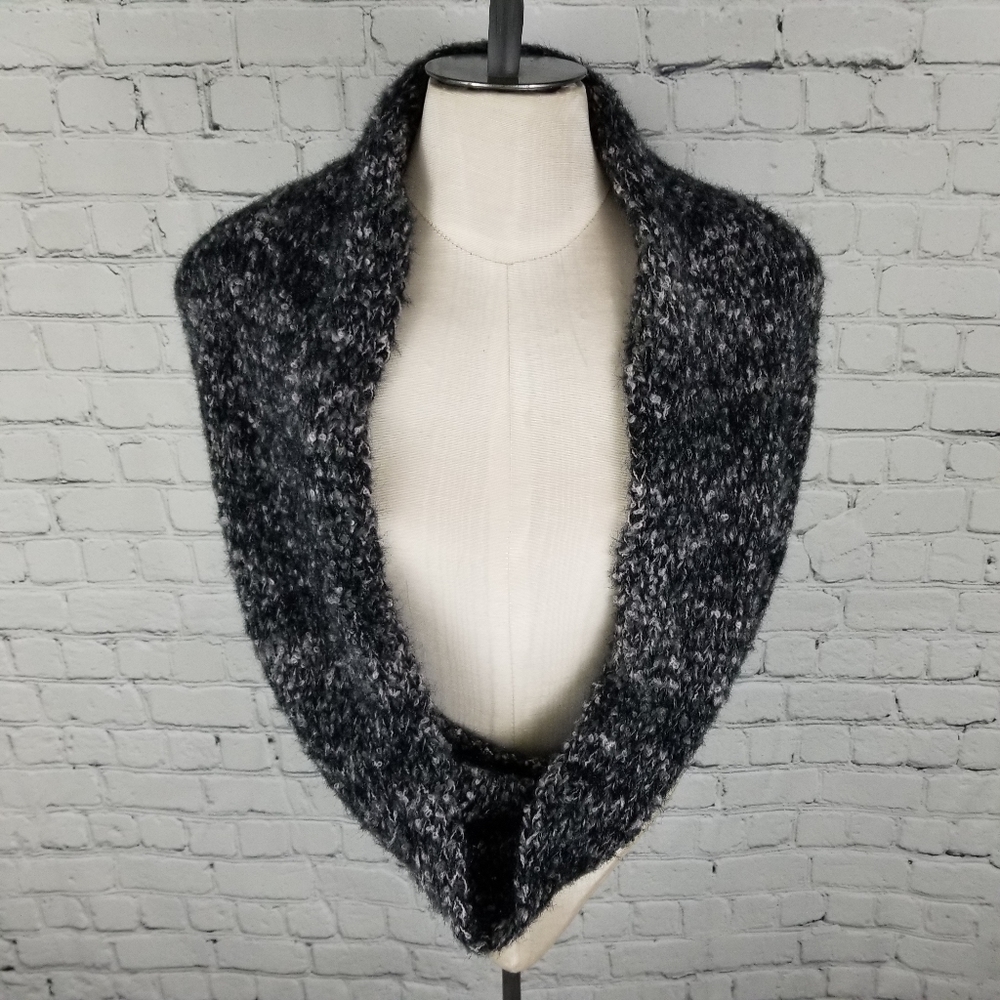 ARDENE | cozy knit infinity scarf - Picture 2 of 5